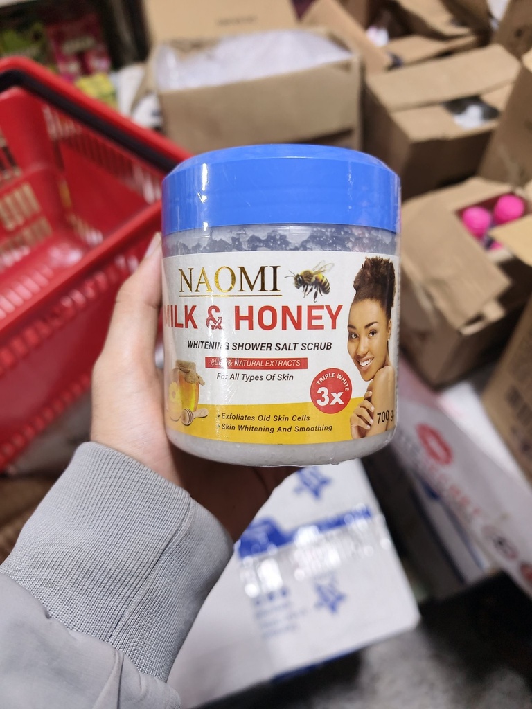NAOMI Shower Salt Scrub 700g